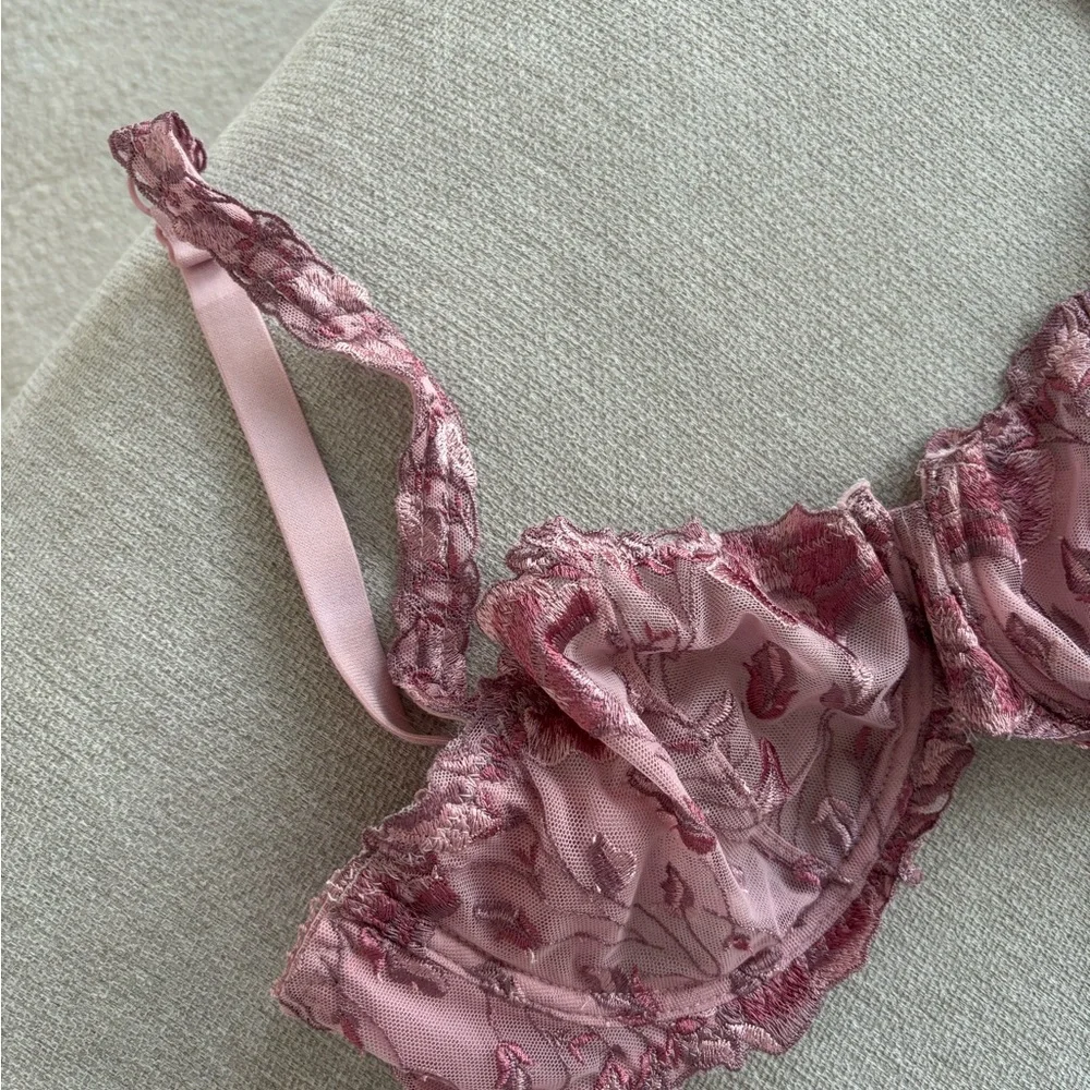 La Vie En Rose Unlined Balconette Bra - Picture 7 of 9